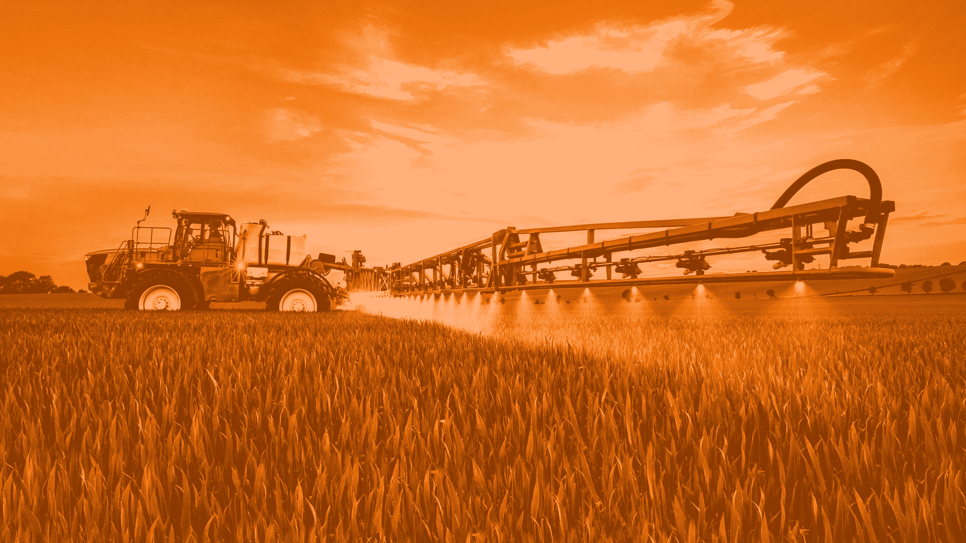 Pulverizador agrícola profissional em operação no campo